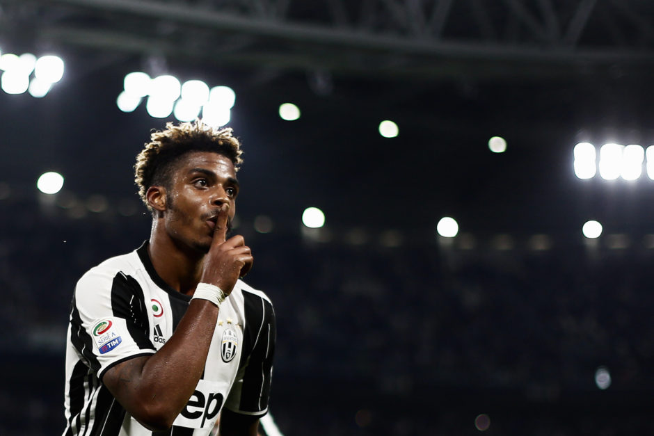 Juventus' French defender Mario Lemina celebrates after scoring during the Italian Serie A football match between Juventus and Cagliari on September 21, 2016 at Juventus Stadium in Turin.  / AFP / MARCO BERTORELLO        (Photo credit should read MARCO BERTORELLO/AFP/Getty Images)