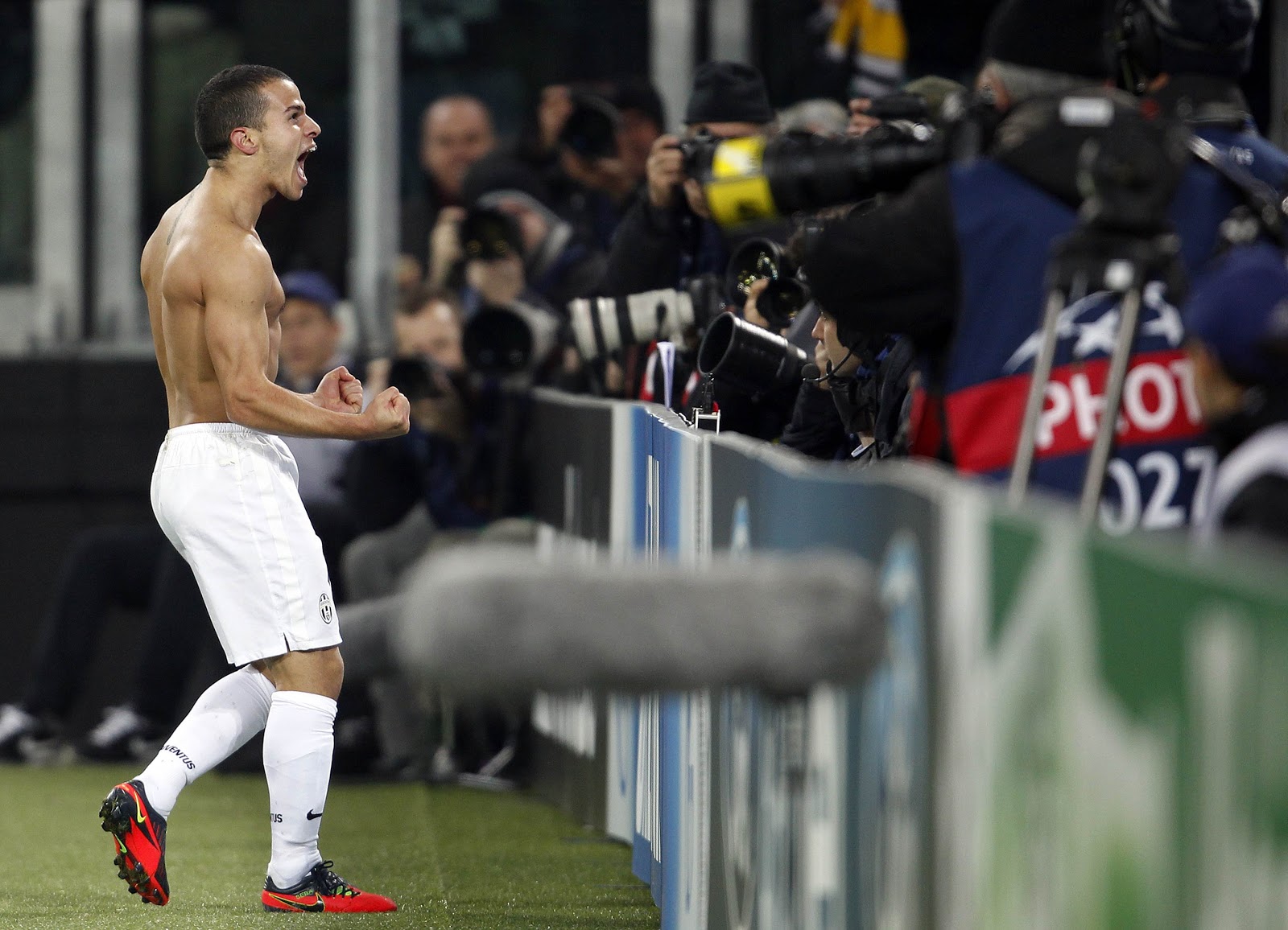 Naked gio
