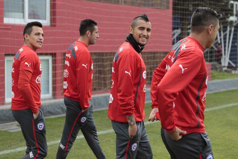 Chile's national soccer team players Sanchez, Isla, Vidal and Jara walk to meet Chile's President Bachelet in Santiago