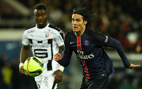 Paris Saint-Germain's Uruguyan forward Edinson Cavani (R) eyes the ball during the French L1 football match between Paris Saint-Germain and Rennes at the Parc des Princes stadium in Paris on April 30, 2016. / AFP / FRANCK FIFE (Photo credit should read FRANCK FIFE/AFP/Getty Images)