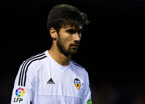 VALENCIA, SPAIN - FEBRUARY 10: Andre Gomes of Valencia reacts during the Copa del Rey Semi Final, second leg match between Valencia CF and FC Barcelona at Estadio Mestalla on February 10, 2016 in Valencia, Spain. (Photo by Manuel Queimadelos Alonso/Getty Images)