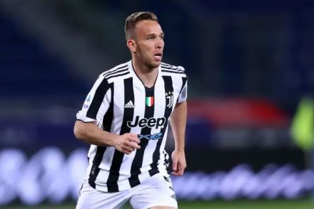 Arthur in Juventus colours