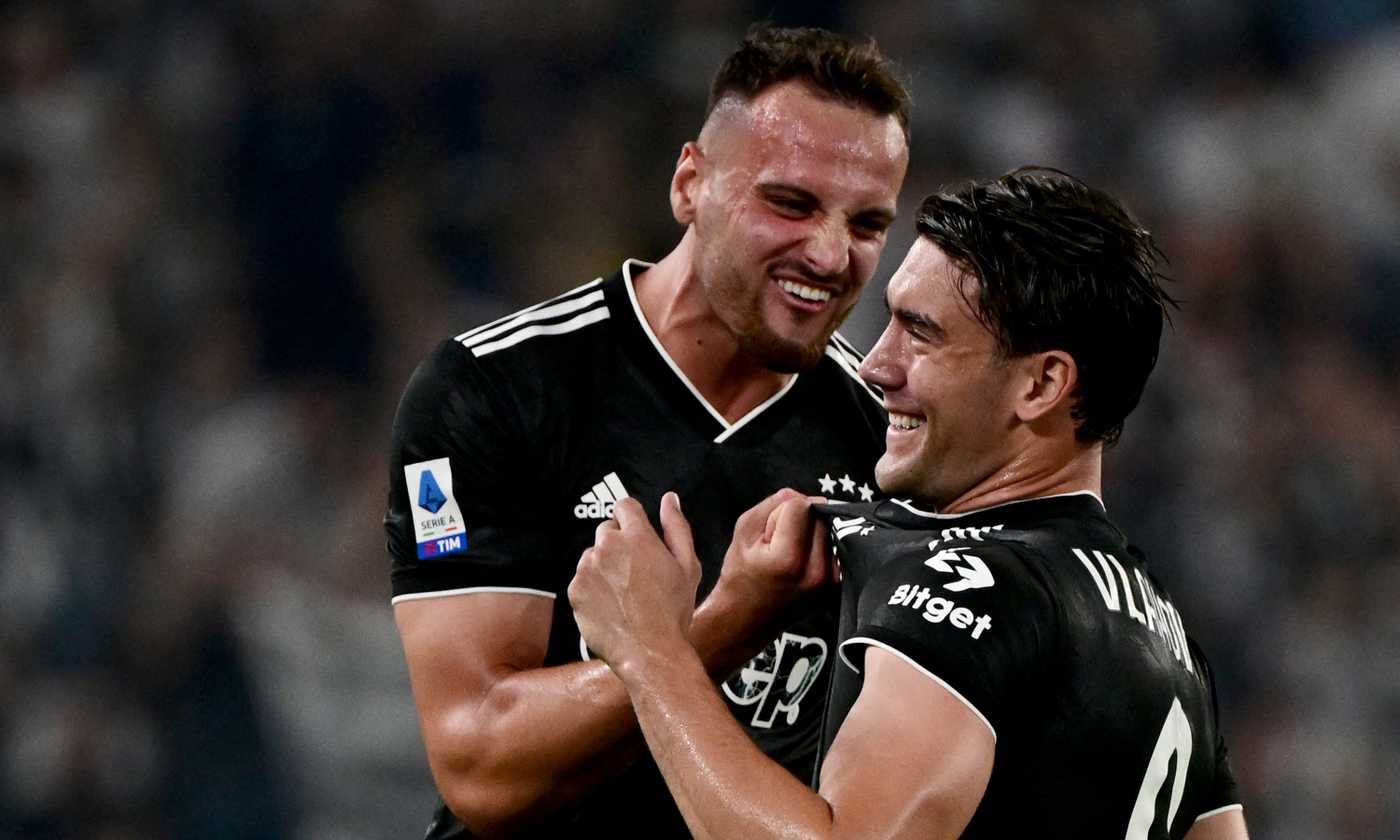 Gatti celebrating with Vlahovic