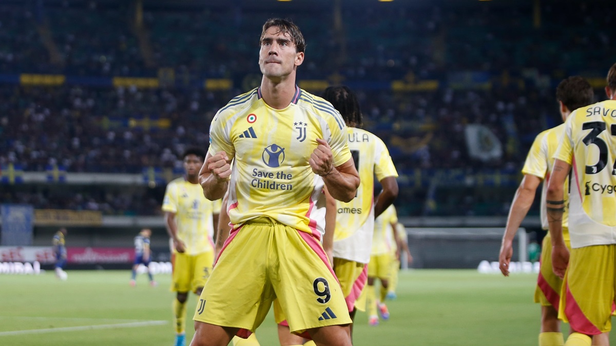 Vlahovic scoring against Verona