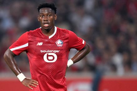 Jonathan David playing for Lille