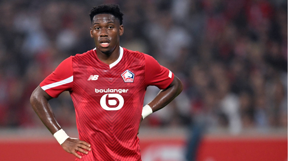 Jonathan David playing for Lille