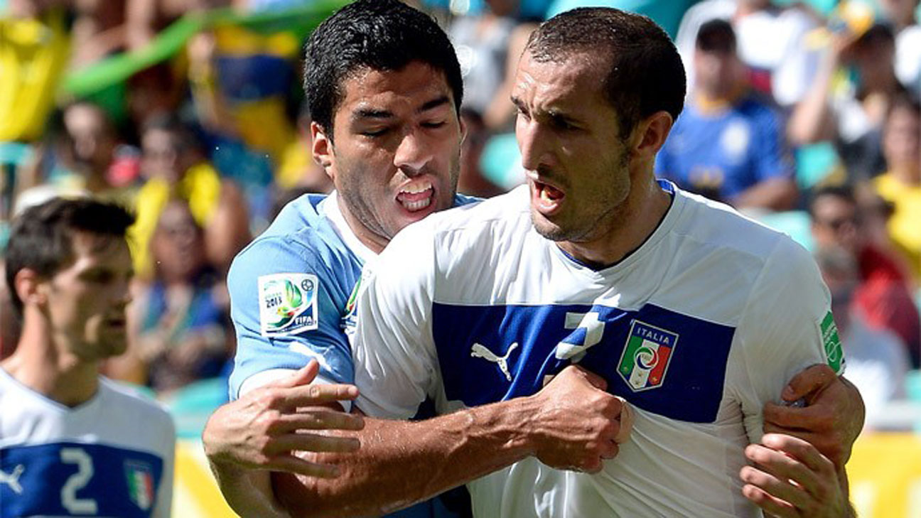 Suarez biting Chiellini