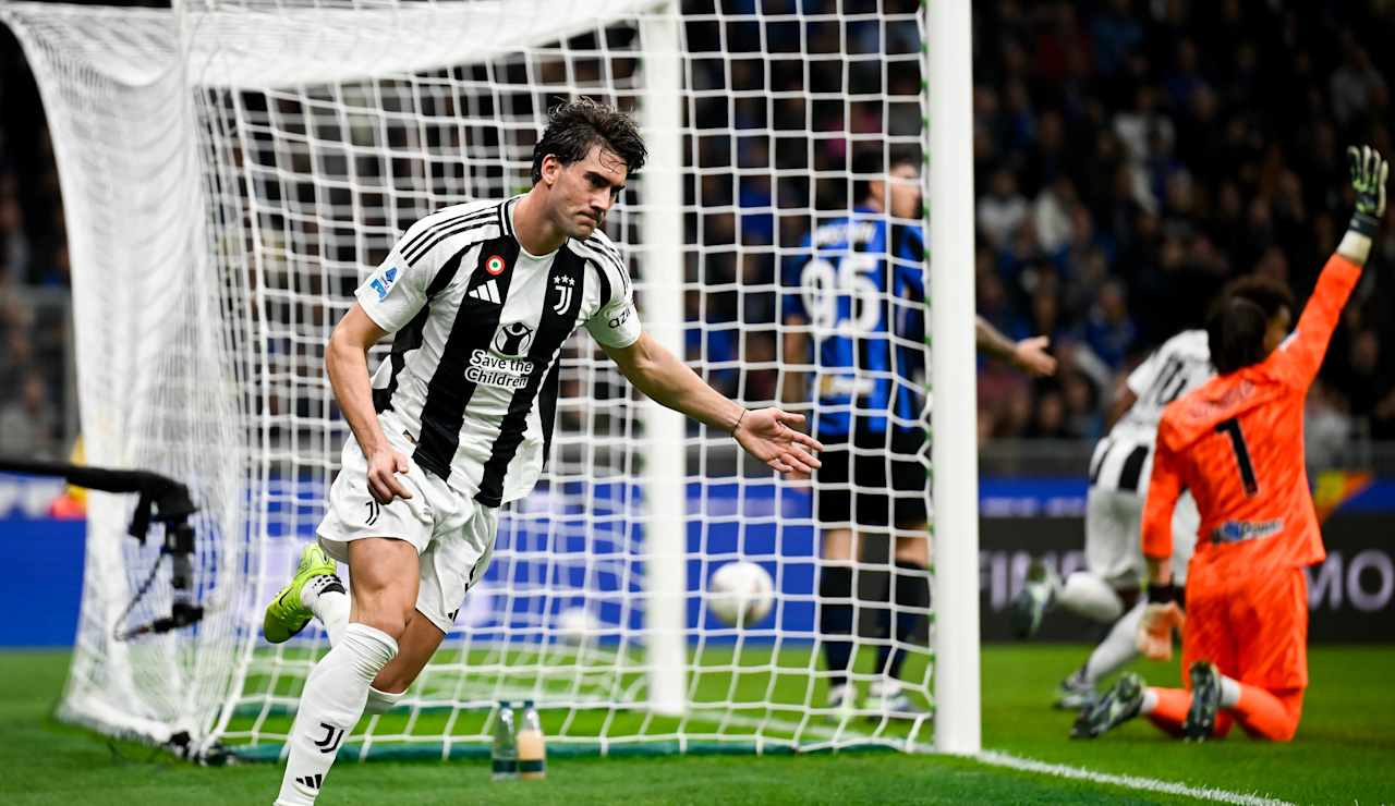Dusan Vlahovic scores for Juventus against Inter