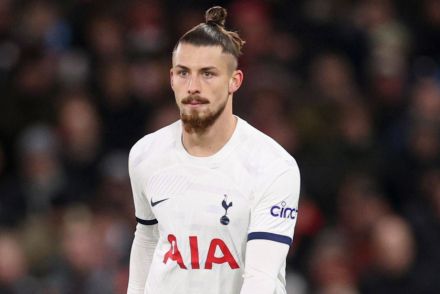 Dragusin on the pitch for Tottenham