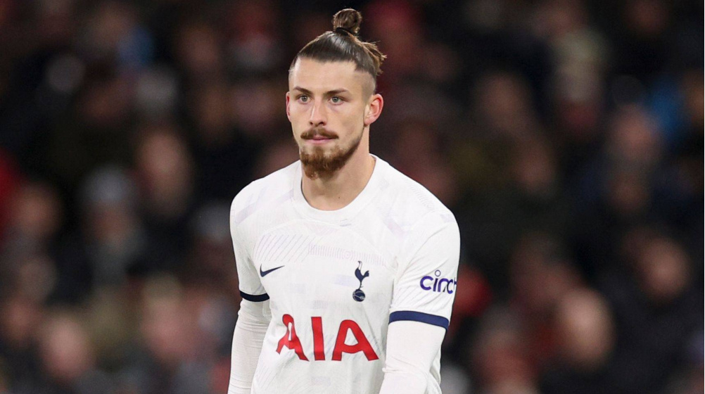 Dragusin on the pitch for Tottenham