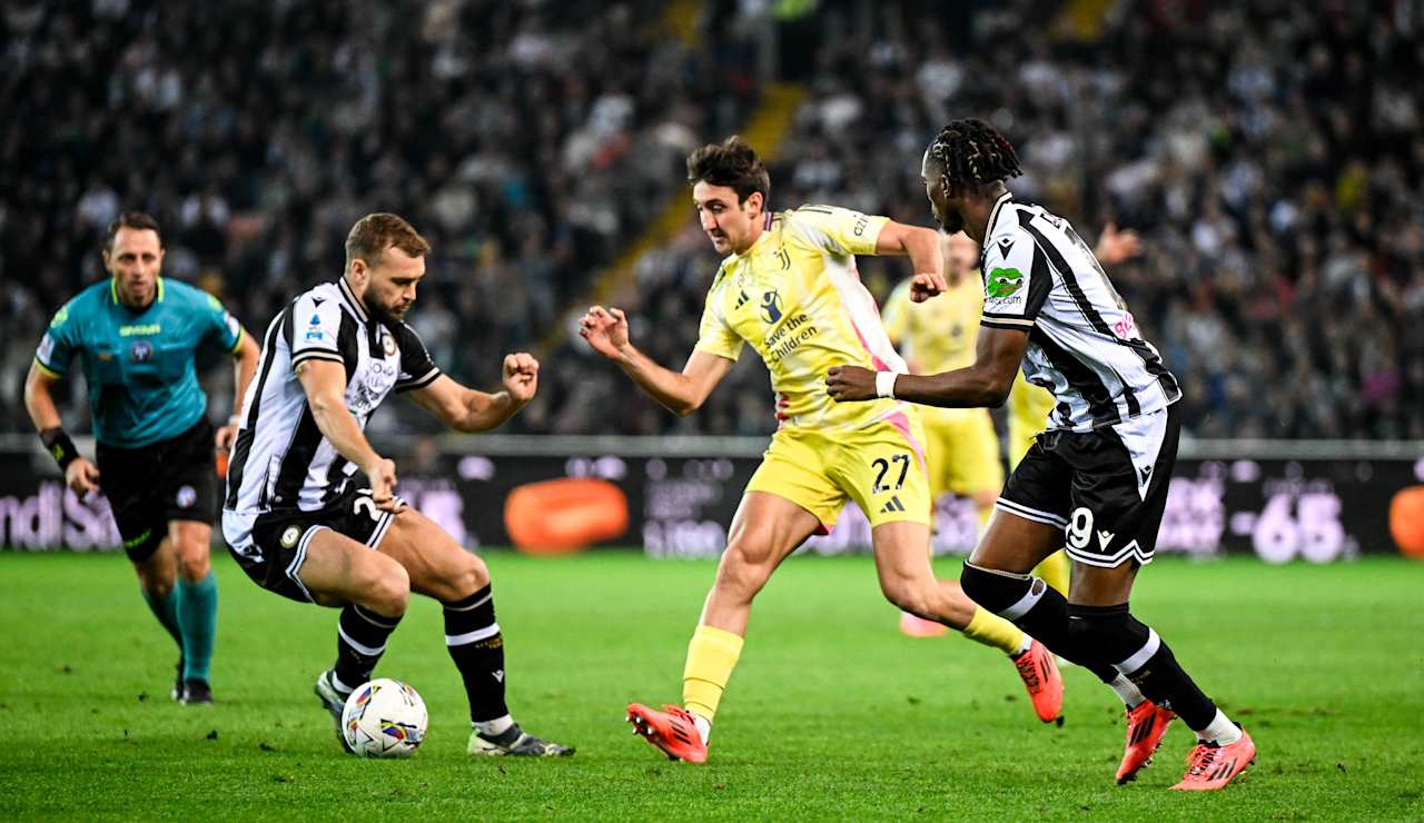 Cambiaso fighting for the ball against Udinese players