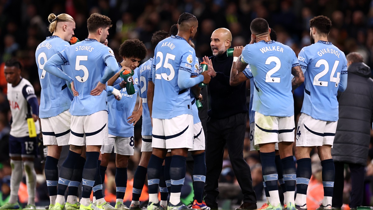 Guardiola with his Man City players