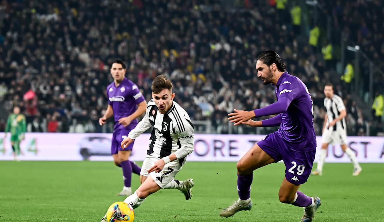 Francisco Conceicao dribbling against Fiorentina