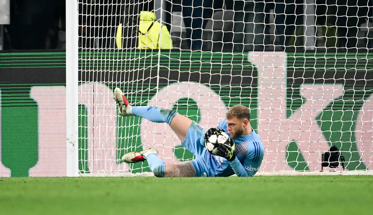 Michele Di Gregorio pulls off a save in the Champions League