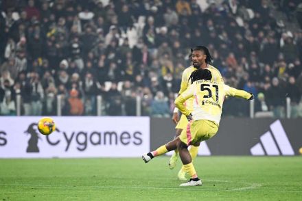 Samuel Mbangula scoring against Bologna