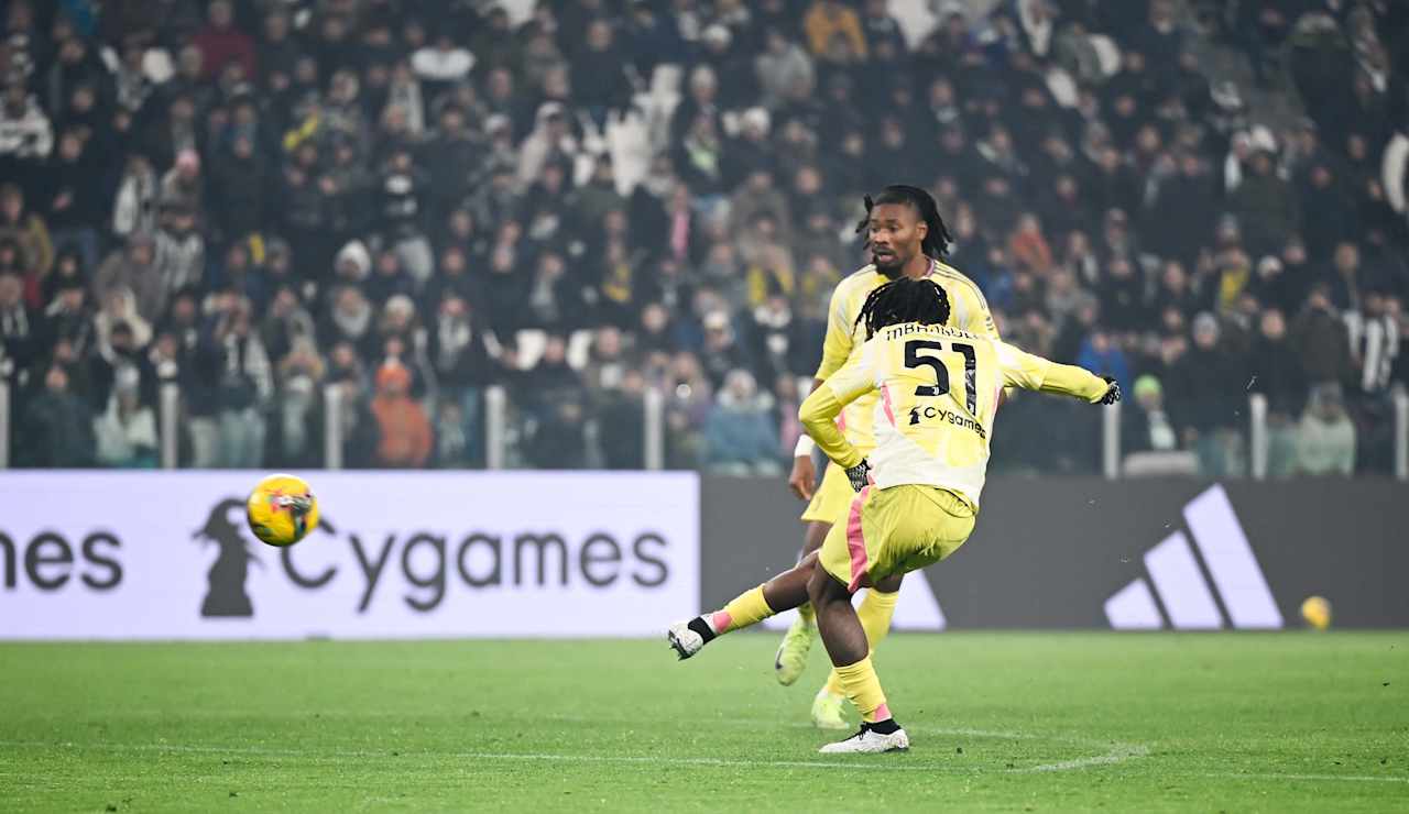 Samuel Mbangula scoring against Bologna