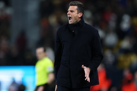 Motta on sidelines v AC Milan in Super Cup semi-final