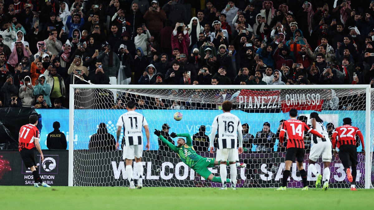 AC Milan scoring against Juventus in Super Cup semi-final
