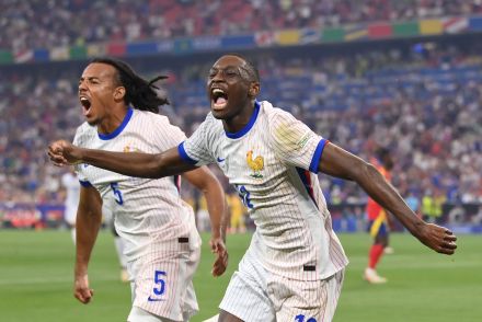 Randal Kolo Muani celebrates scoring for France