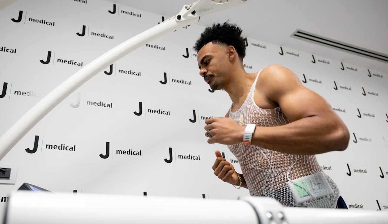 Renato Veiga undergoing his Juventus medical
