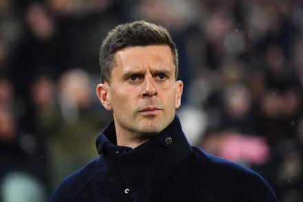 Thiago Motta looking on