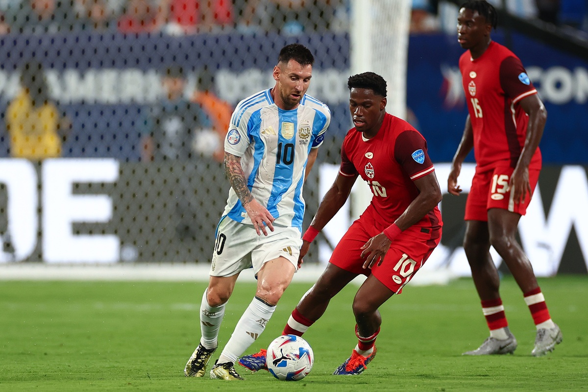 Jonathan David in action for Lille