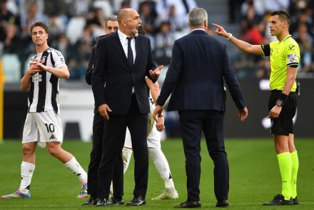 Tudor arguing with refereee after Yildiz sent off against Monza