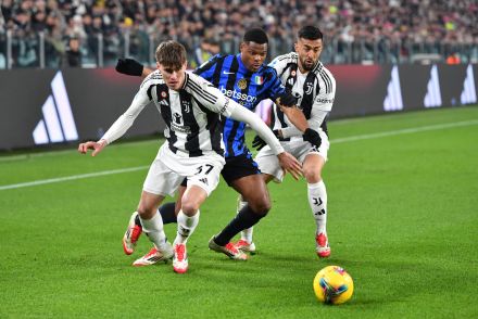 Nicolo Savona in action for Juventus