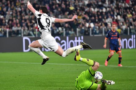 Dusan Vlahovic in action for Juventus