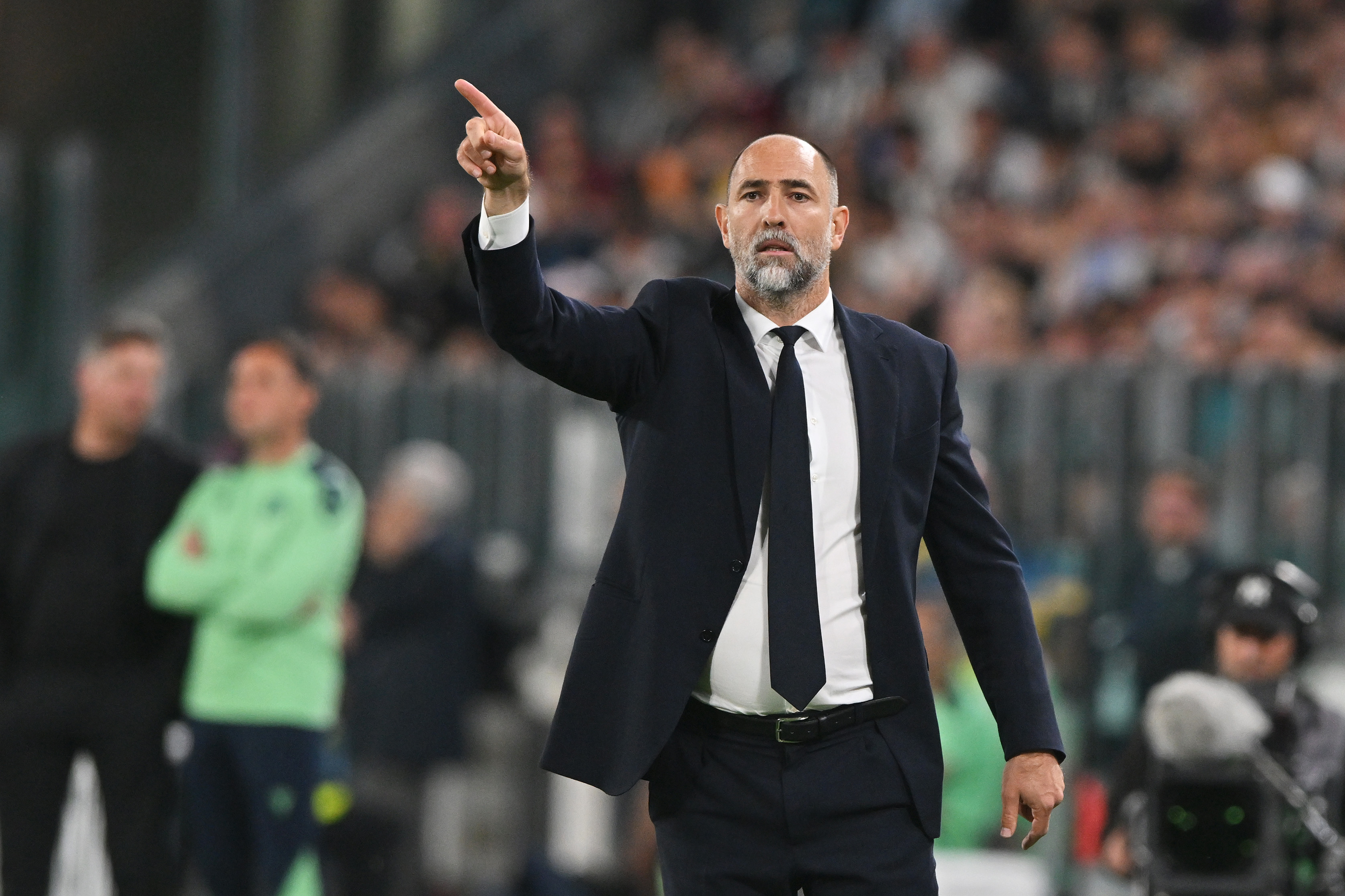 Igor Tudor giving instructions