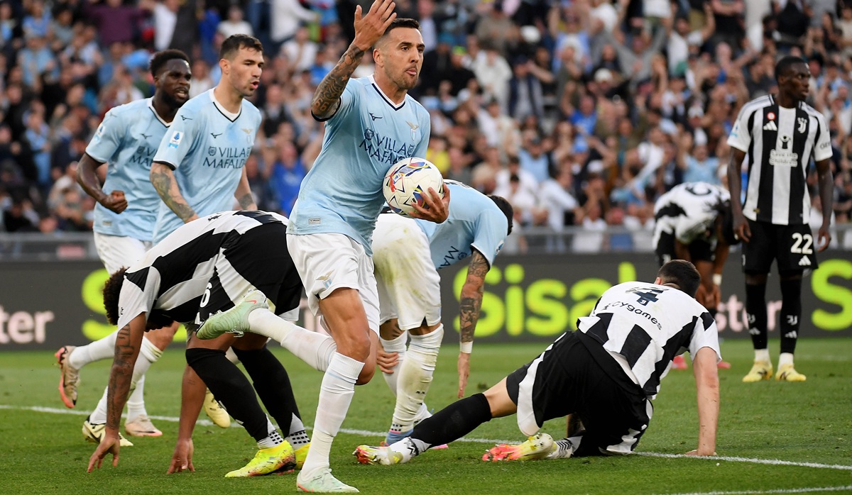 Matias Vecino celebrates scoring against juventus