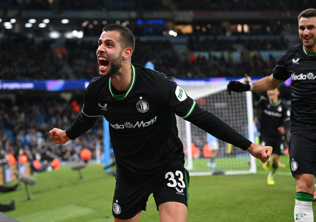 David Hancko celebrates scoring against Man City