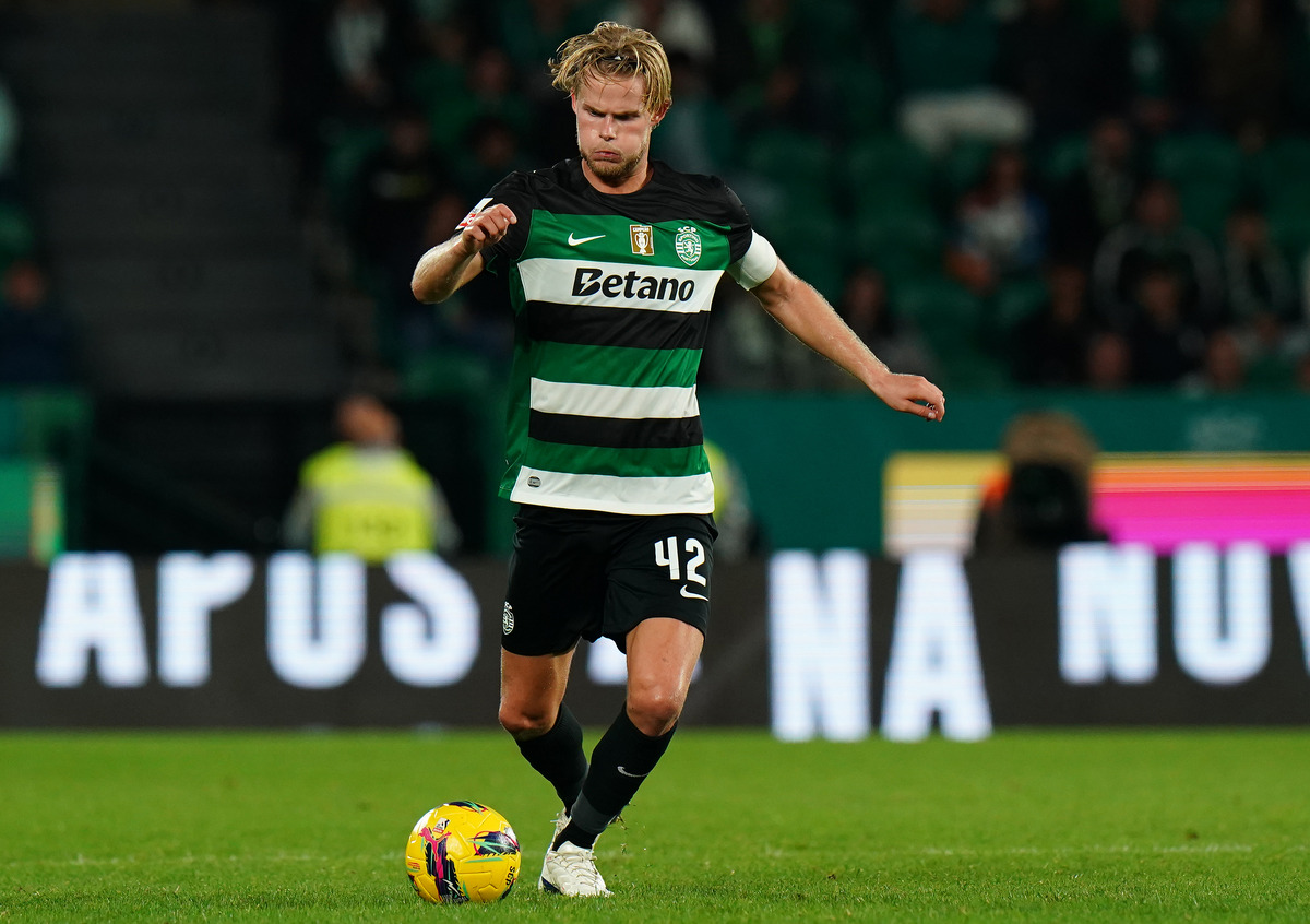 Morten Hjulmand in action for Sporting