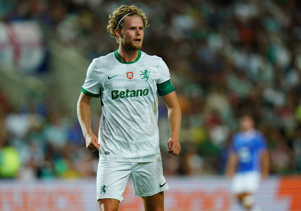 Morten Hjulmand in action for Sporting