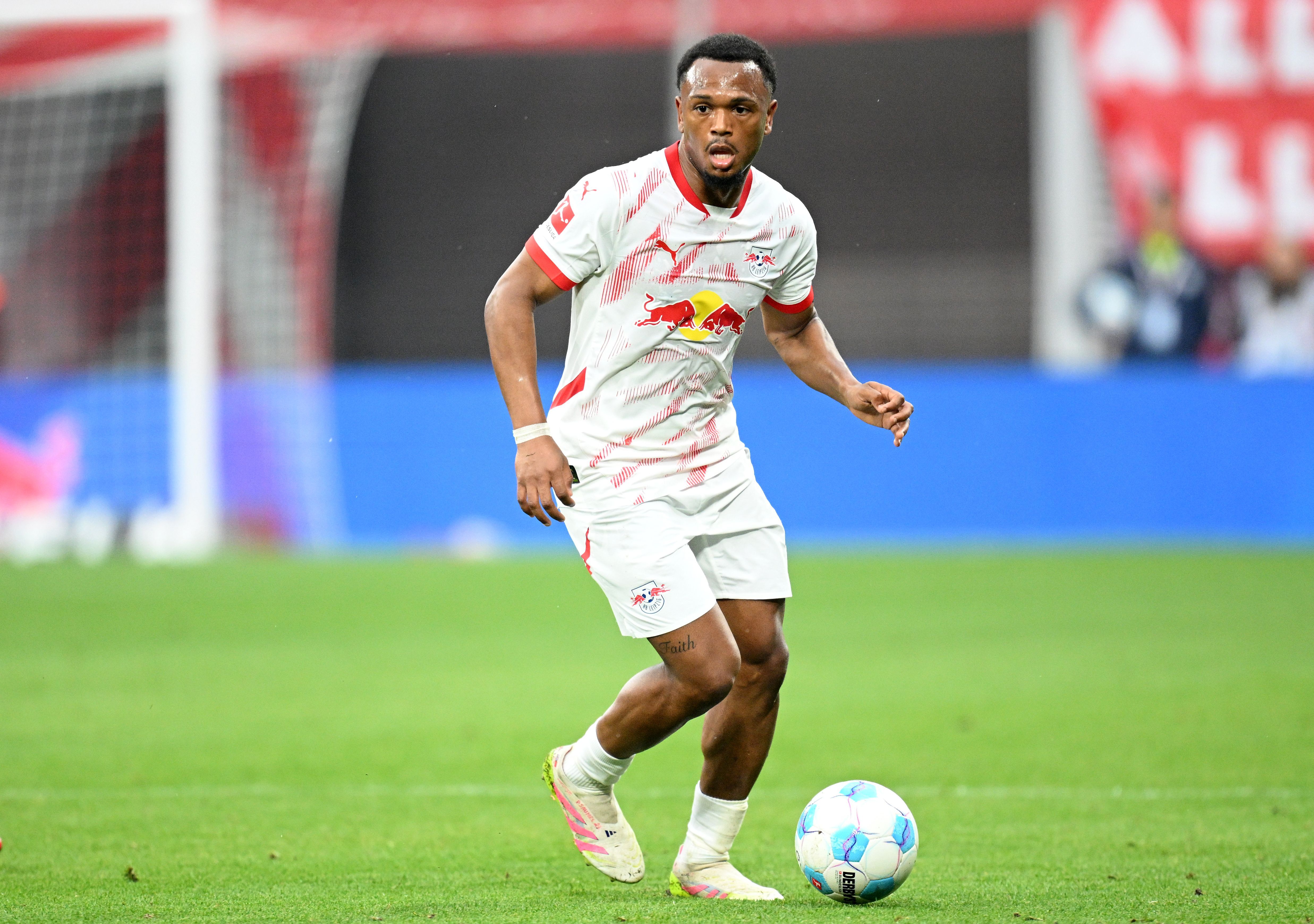 Lois Openda in action for Leipzig