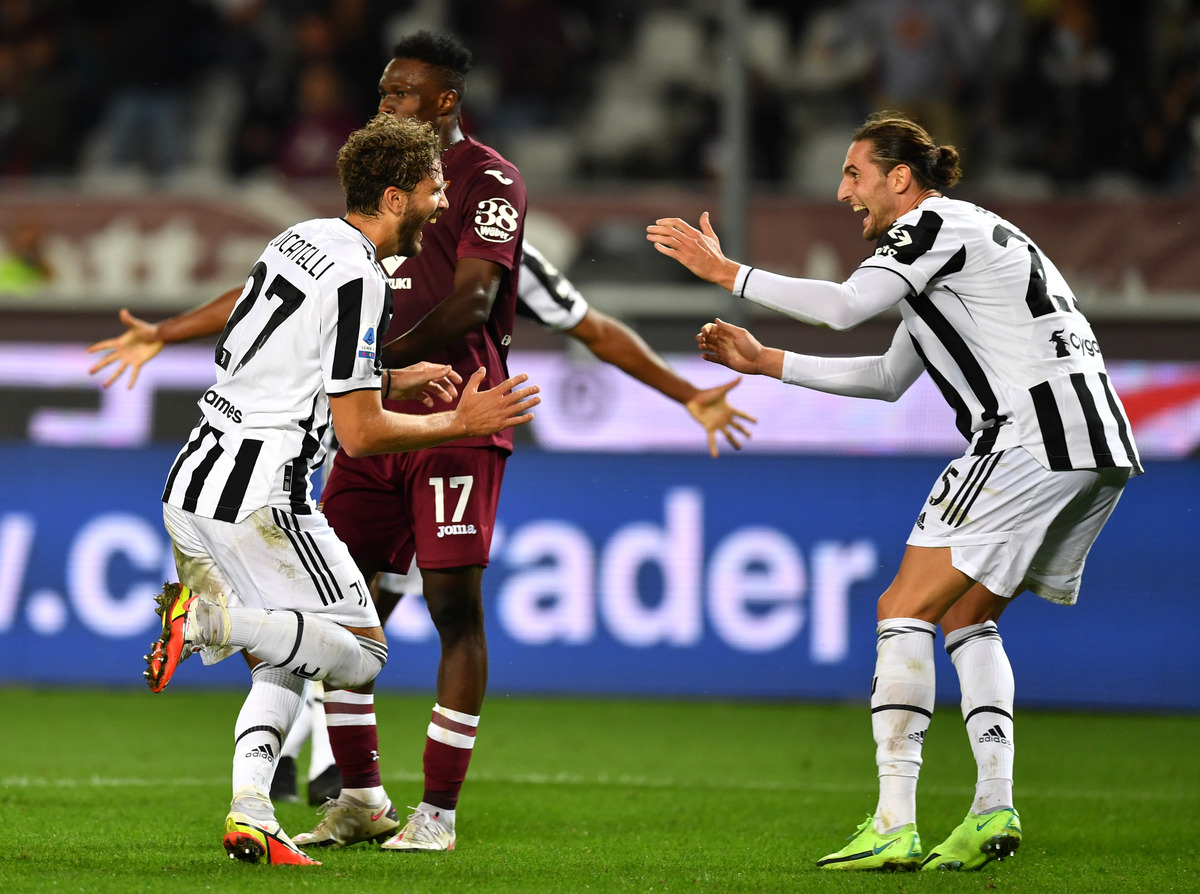 Manuel Locatelli and Adrien Rabiot celebrating