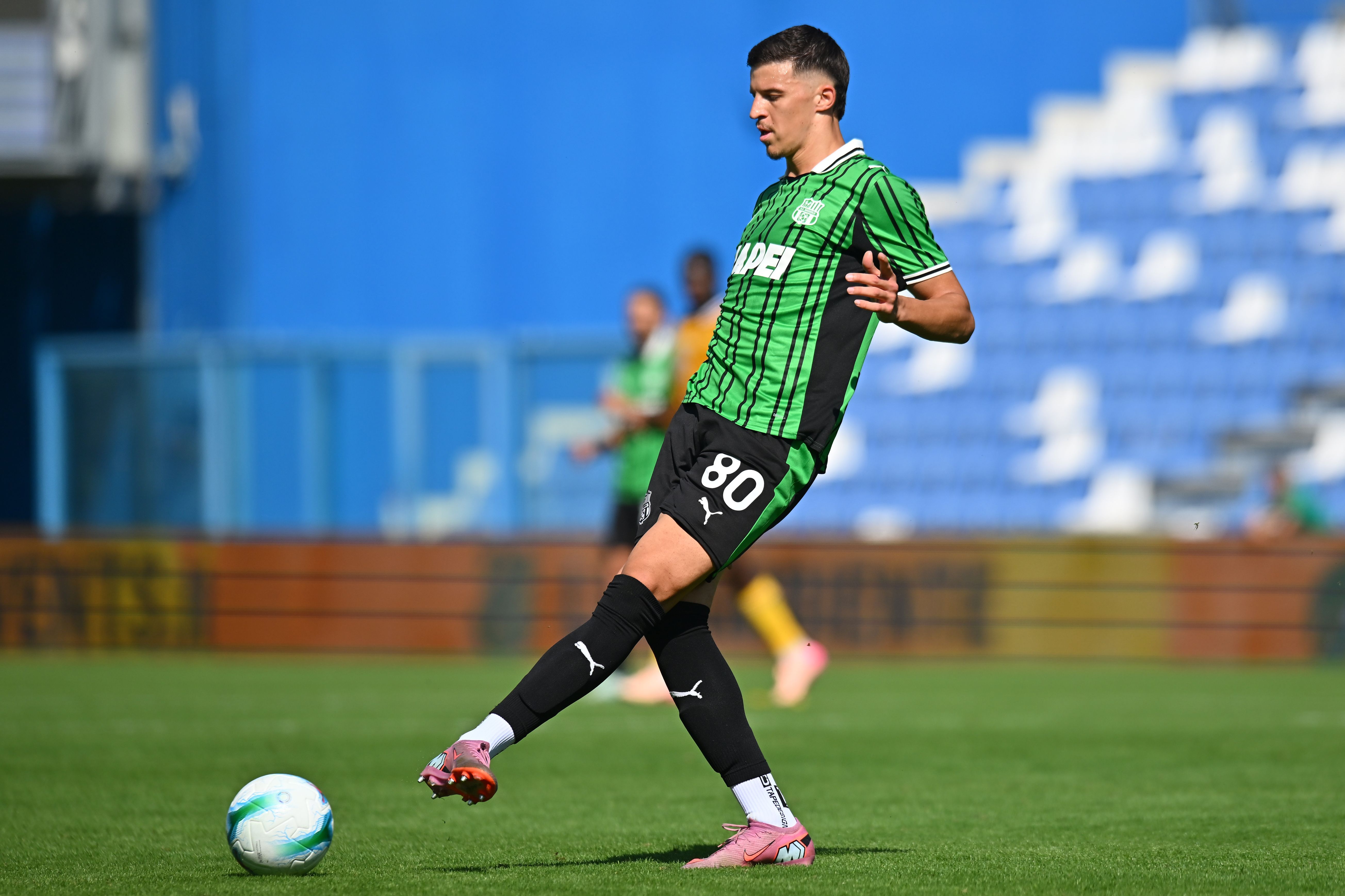 Tarik Muharemovic passing the ball