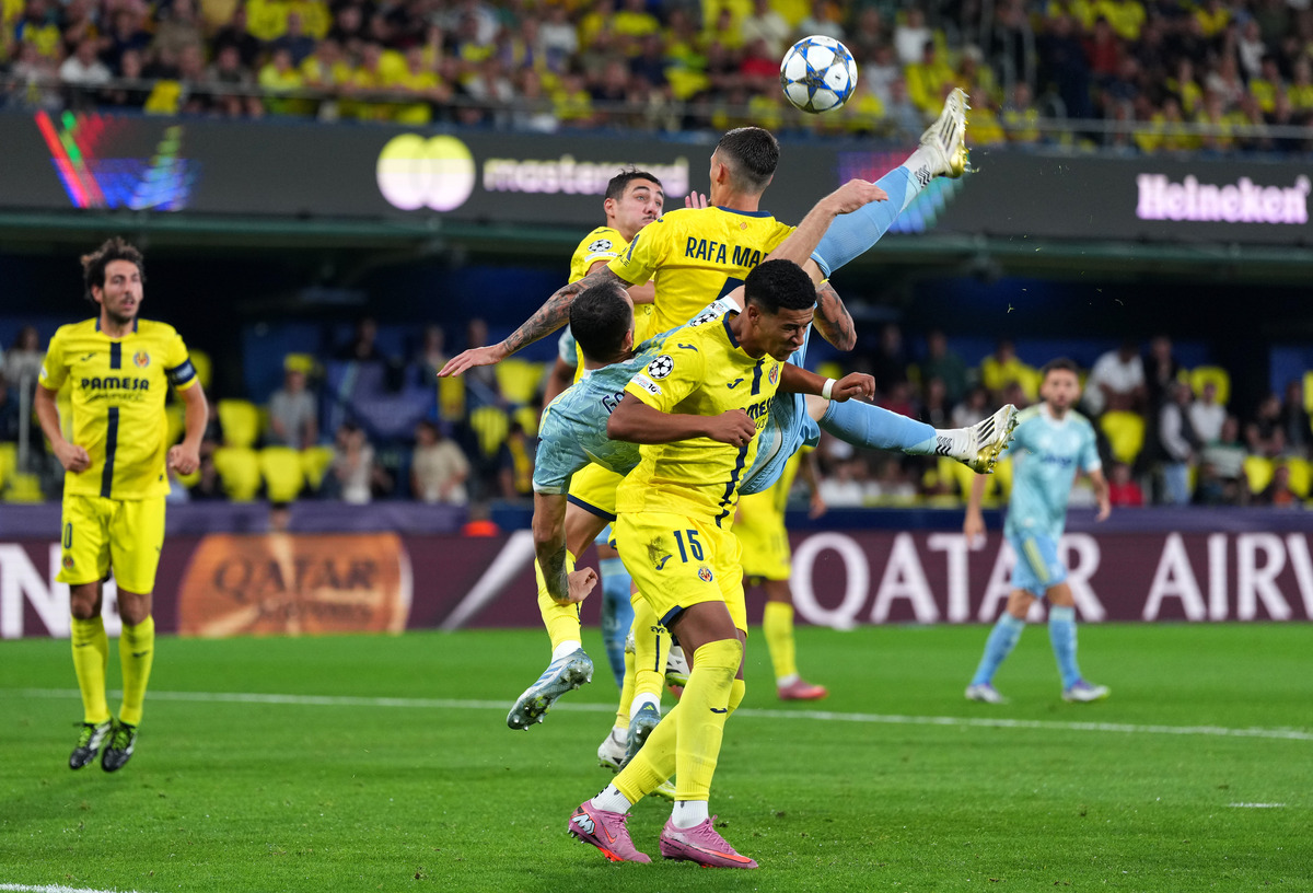 Federico Gatti scoring bicycle kick