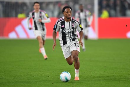 Lois Openda in action for Juventus