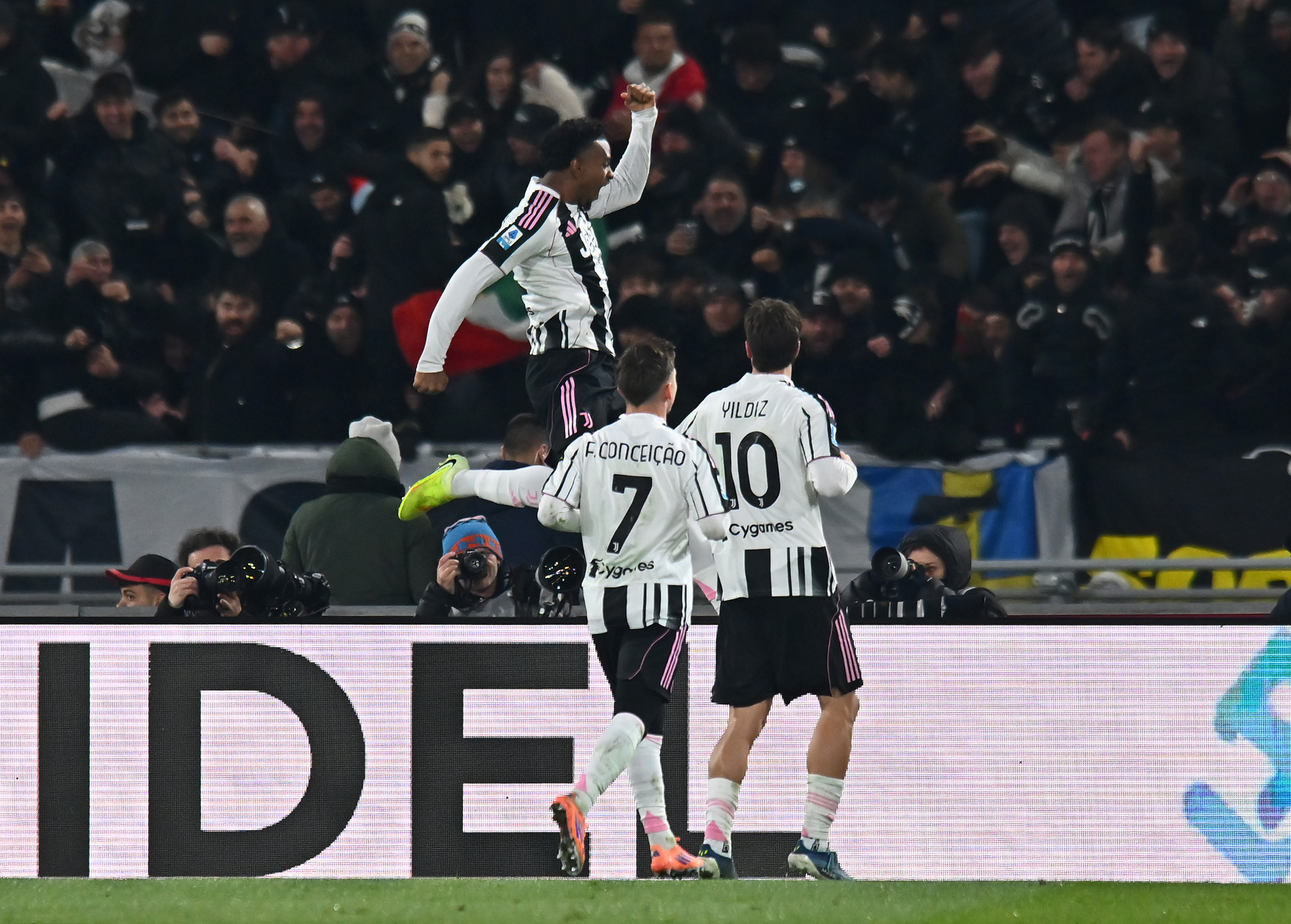 Juan Cabal celebrates scoring against Bologna