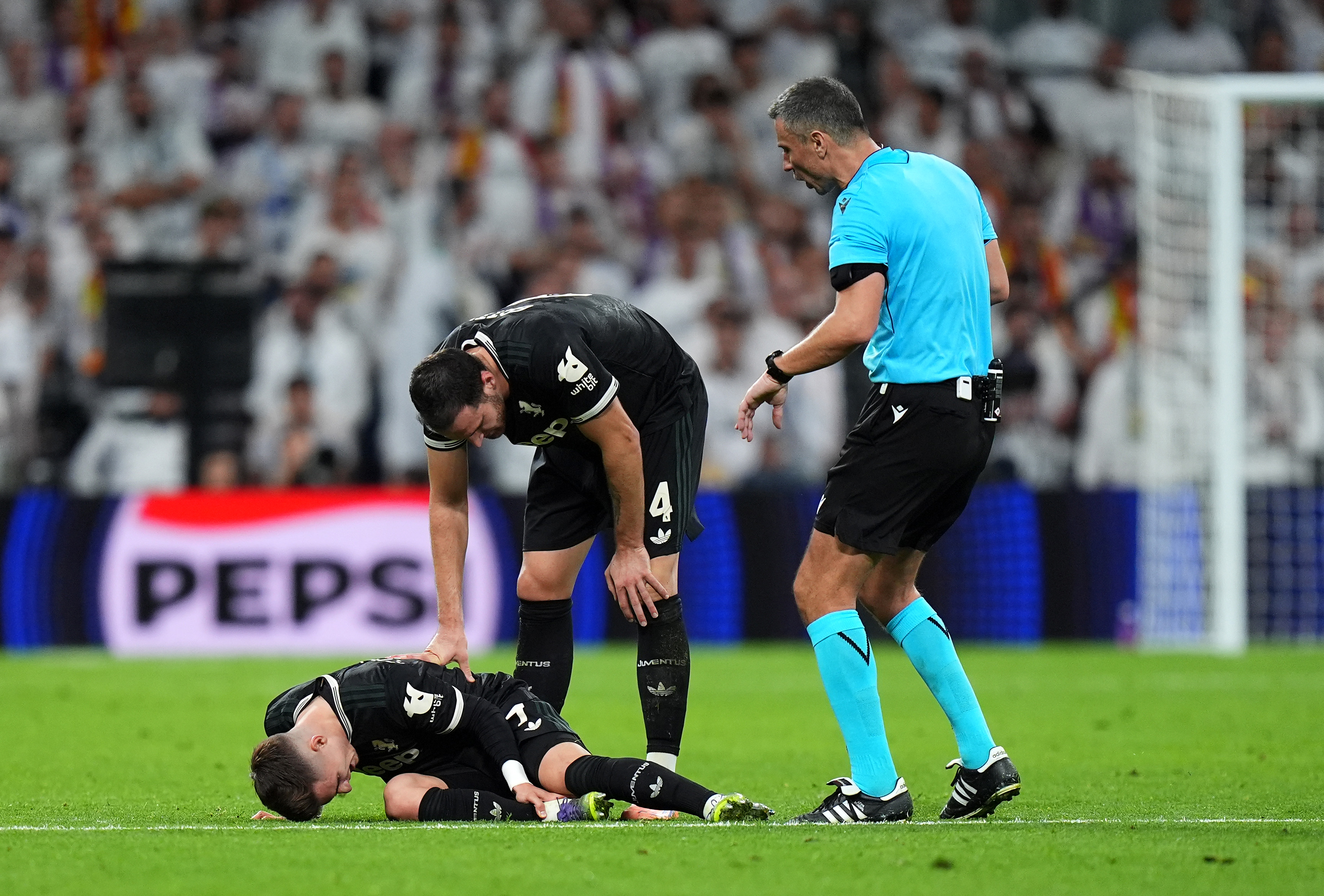 Federico Gatti checking on Francisco Conceicao