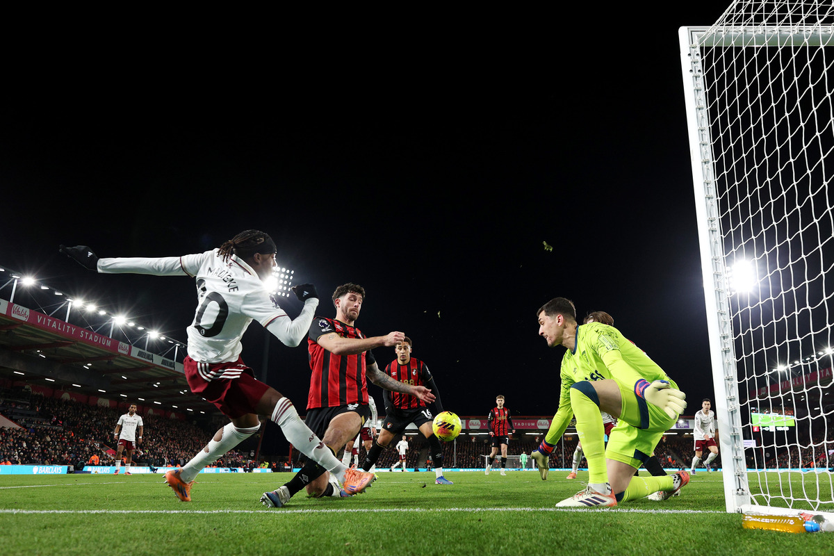 Marcos Senesi in action for Bournemouth