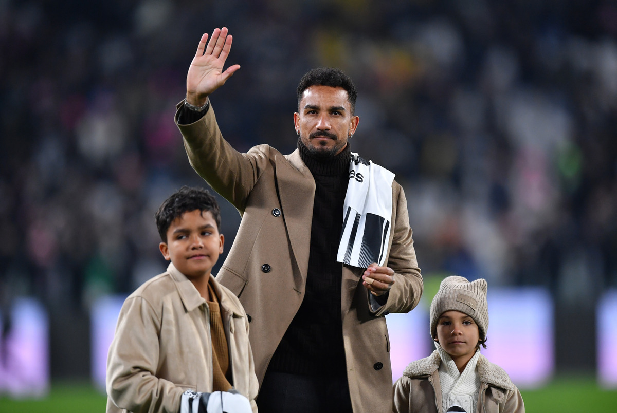 Danilo saluting Juventus fans
