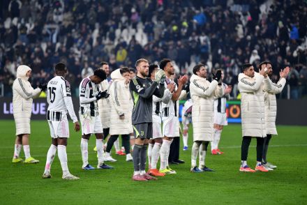 Juventus players saluting the fans