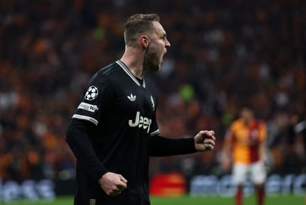 Teun Koopmeiners celebrates scoring against Galatasaray