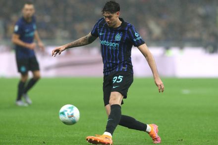 Alessandro Bastoni in action for Inter