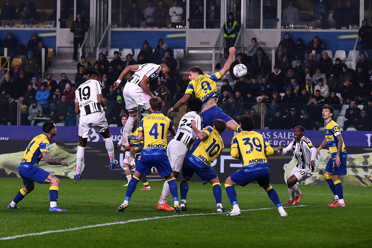 Gleison Bremer scoring the opener for Juventus