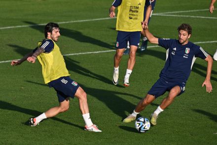 Sandro Tonali and Manuel Locatelli in training