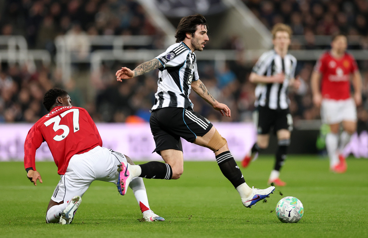 Sandro Tonali and Kobbie Mainoo