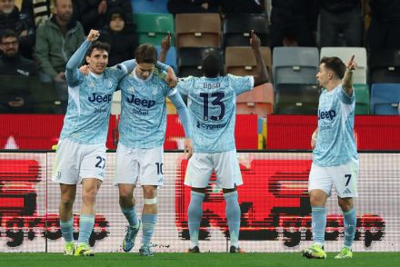 Kenan Yildiz with his Juventus teammates